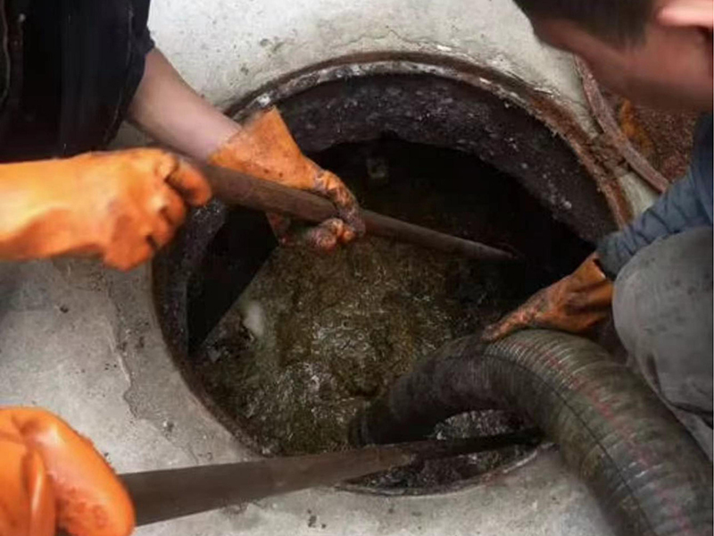 西青清理化粪池时如何避免沼气的危害？